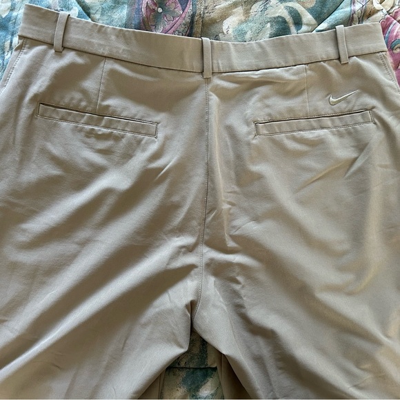NIKE Men’s shorts Tan 36”W x 21” L Polyester & Spandex blend Like New Condition! - Picture 6 of 10